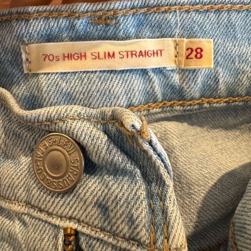 Levi's premium 70's High Slim Straight Jeans size 28 light blue F